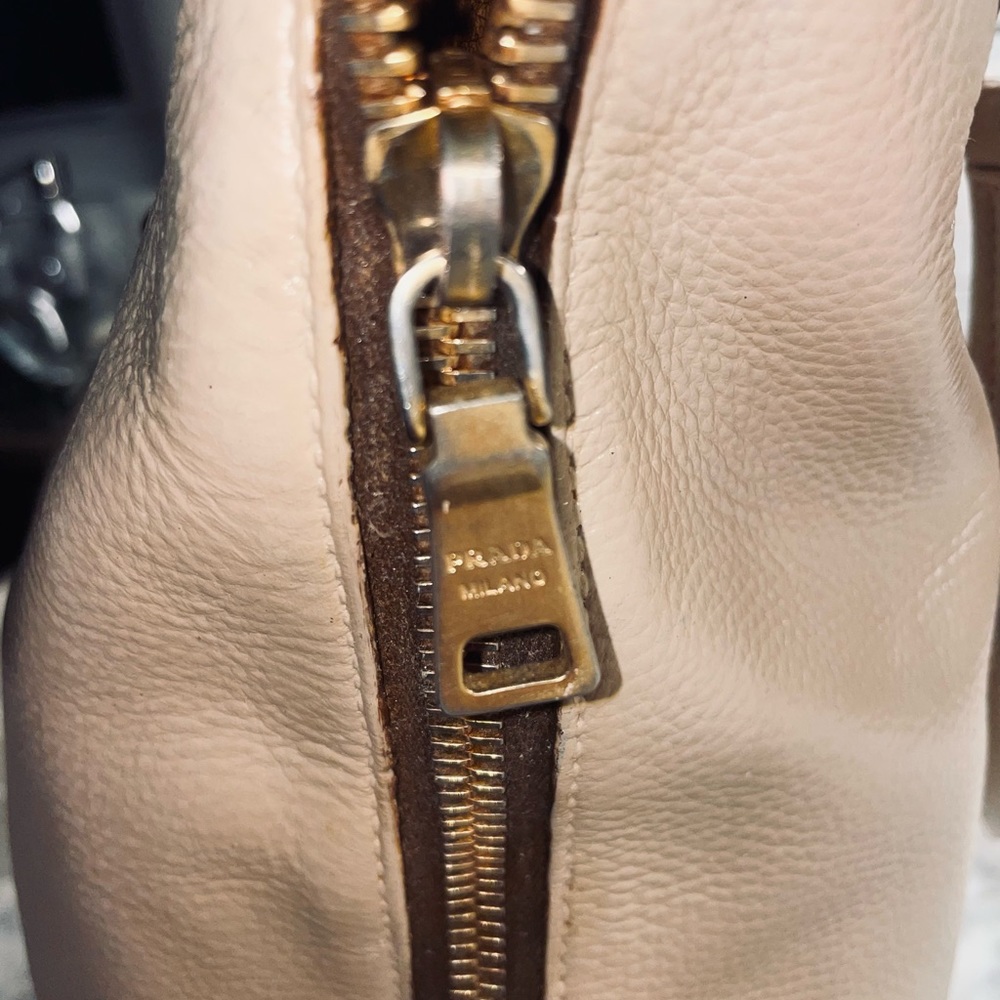 Authentic prada bag - Picture 2 of 7